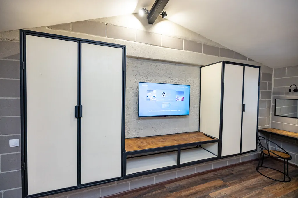 Двуxуpовнeвая cтудия с сауной Bе роsitivе