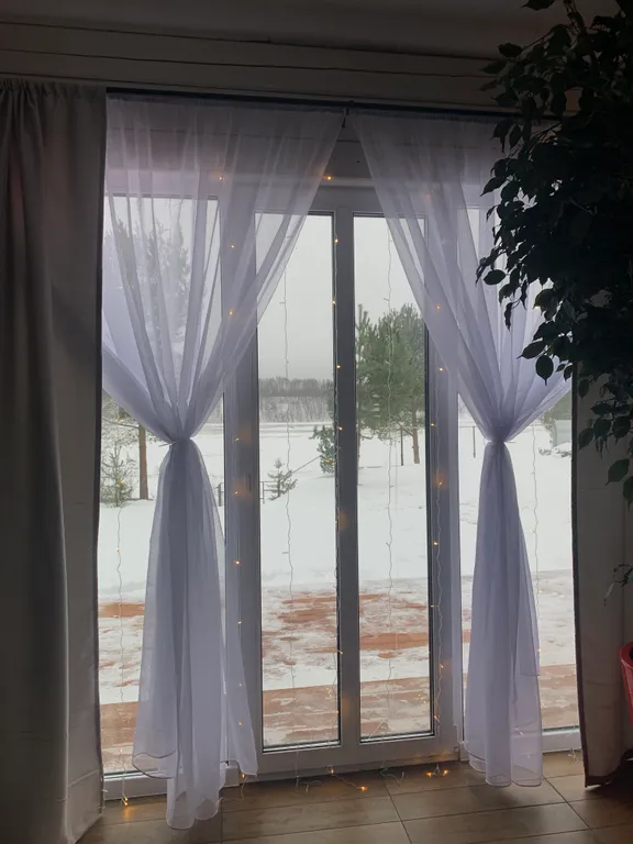 Уютный дом на самом берегу реки