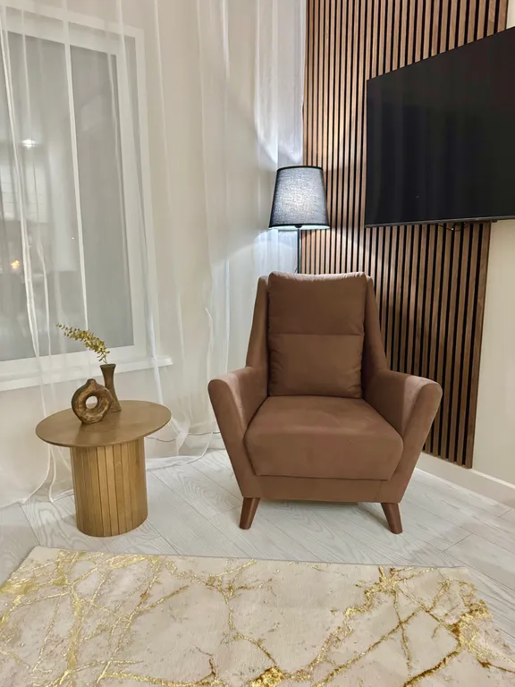 Коттедж недалеко от озера с двумя спальнями и сауной