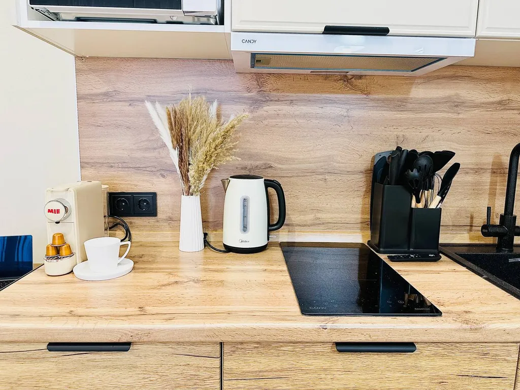 Поделам Квартира с балконом у арены Трактор