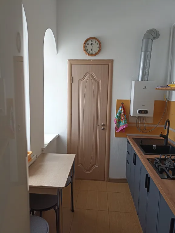 Мансарда в сталинке с арочными окнами