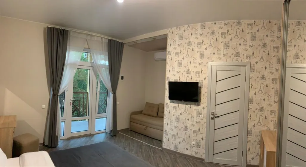 Номер улучшенный с видом во двор разделяемый