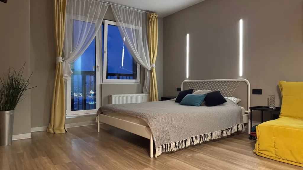 Большая студия в центре на 22 этаже с видом на реку и колесо обозрения