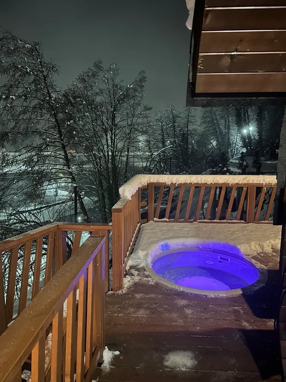 Дом у реки с видом на горы с купелью и баней