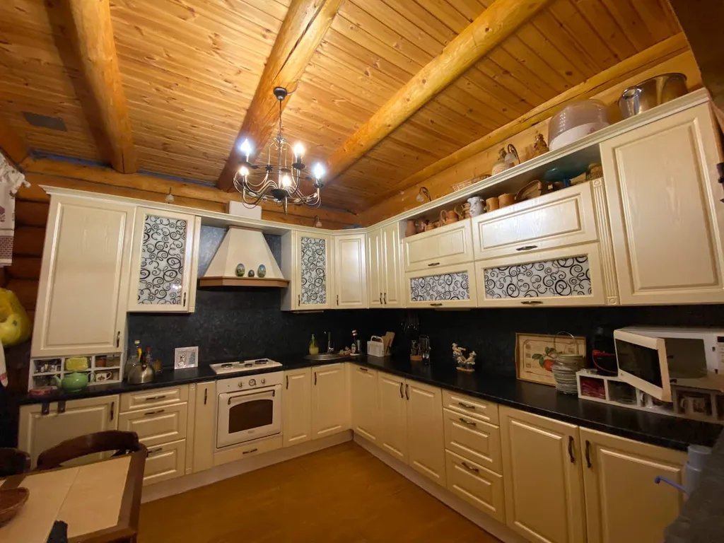 Русская усадьба, бревенчатый 2-х этажный дом с баней