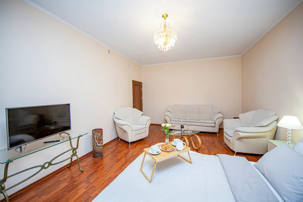 4BR Apartment next to St Isaak Cathedral