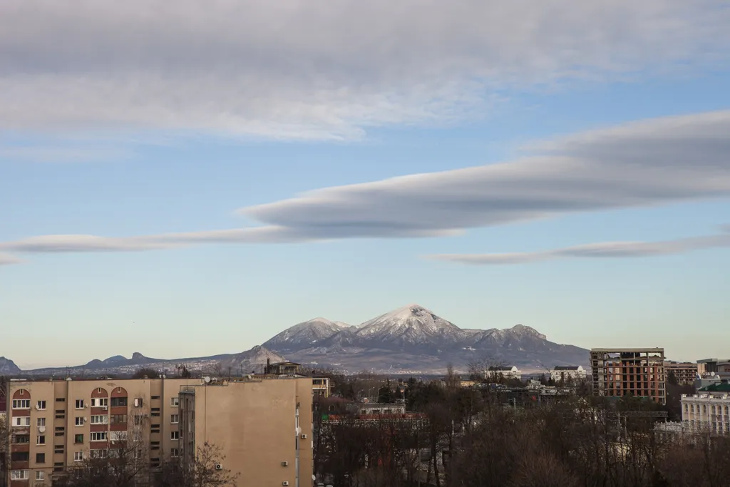Душевная квартира в центре города с видом на горы и на город