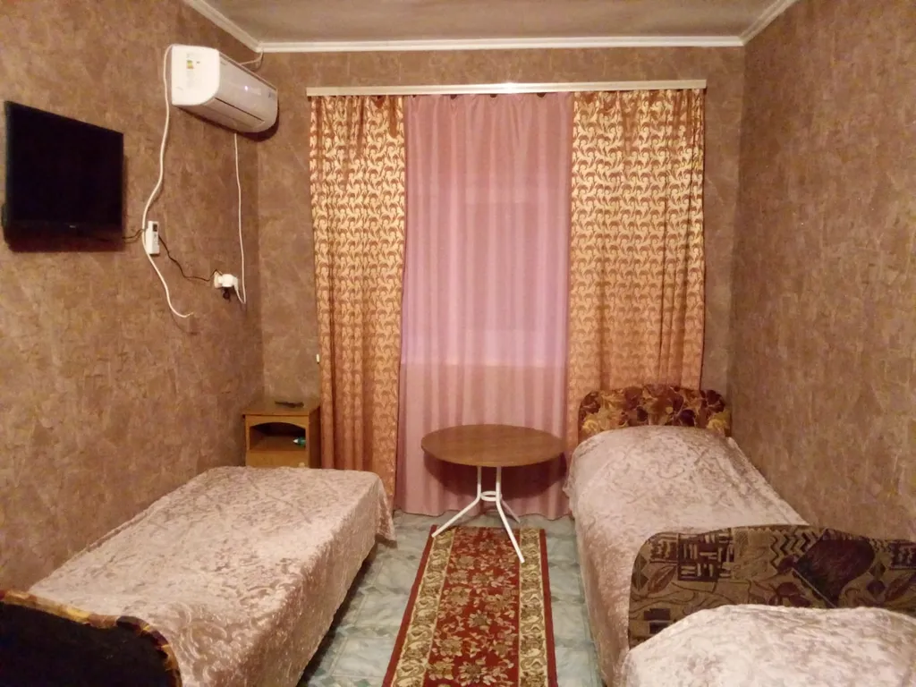 Квартира 10. Трёхместный номер стандарт — аренда посуточно в Сочи