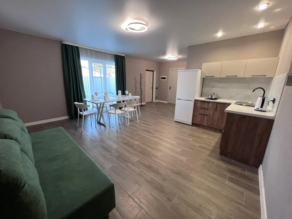 Дом с бассейном