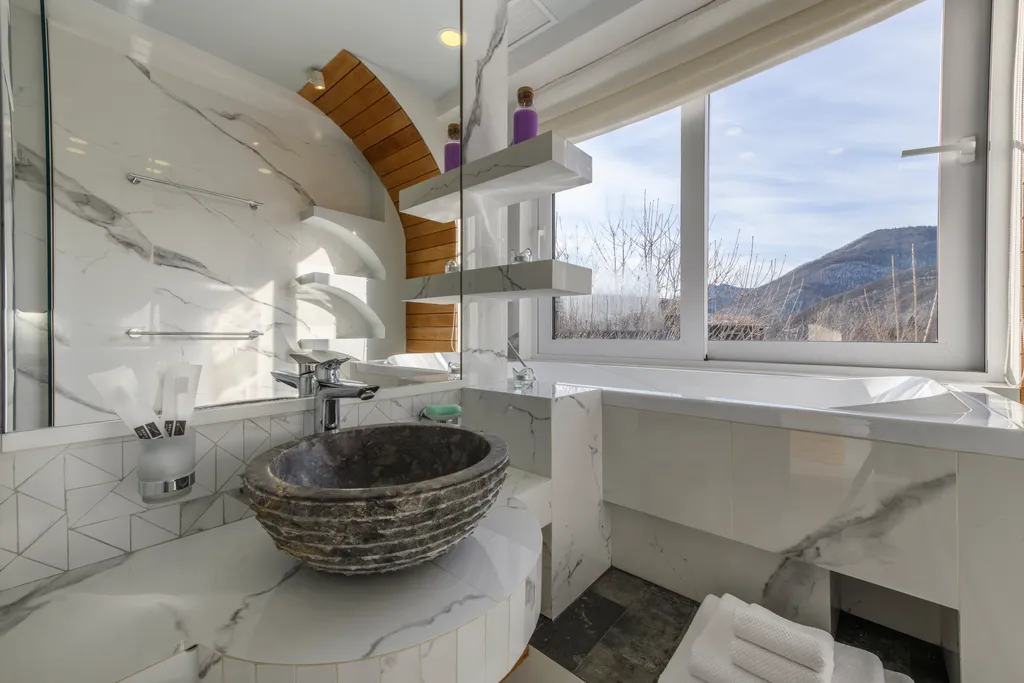 Дизайн-студия Лайт Люкс. Горная панорама из окна