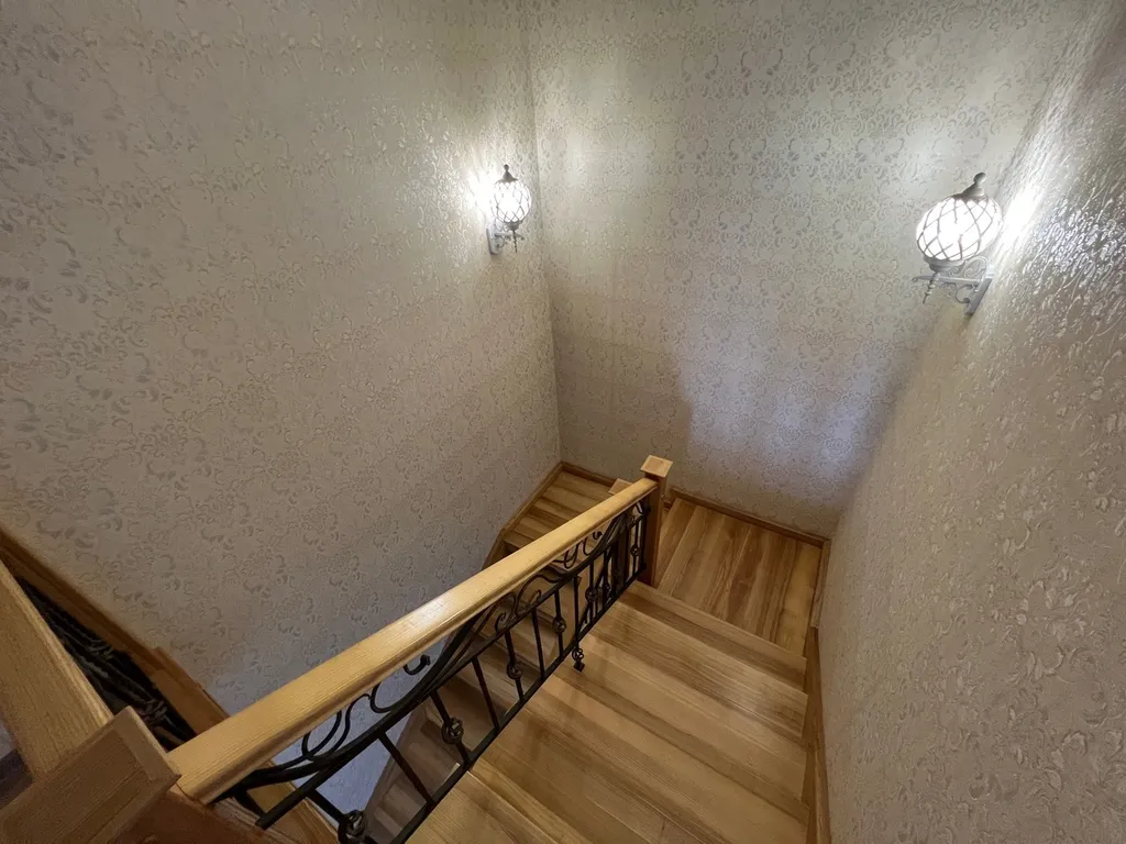 Четырёхкомнатный дом класса люкс в тихом центре