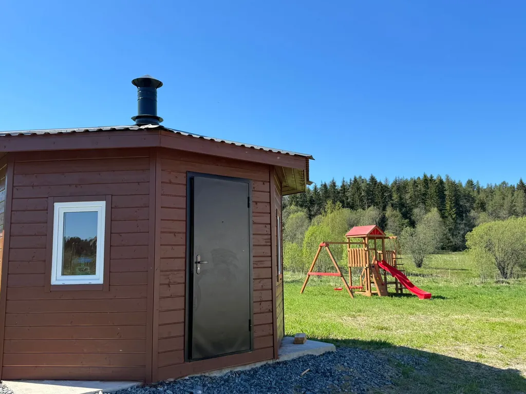 Большой дом с видом на озеро, 3 спальнями, сауной и настольным футболом