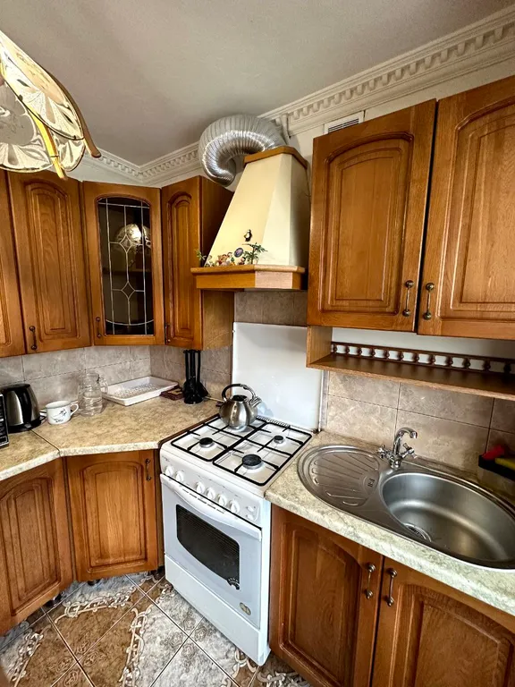 Квартира находится в центре посёлка Дубки