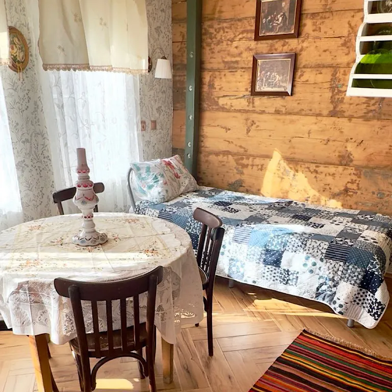 Домик в Лотосах (Изба)