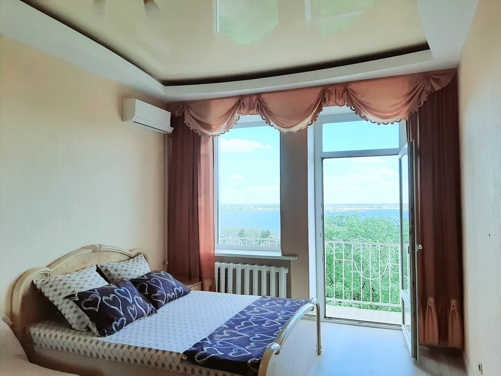 Квартира Видовая квартира с балконом над Волгой, центральной набережной и парком — Волгоград