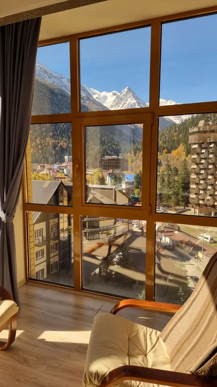 Апартаменты с восхитительными панорамными видами на вершины Домбая