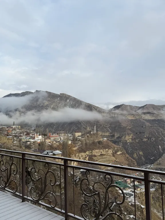 Роскошный эко дом Аквамарин с террасой у водопада и леса