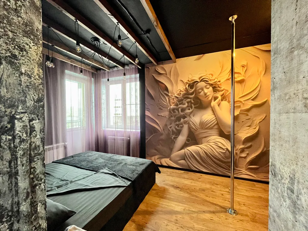 Стильная квартира с пилоном