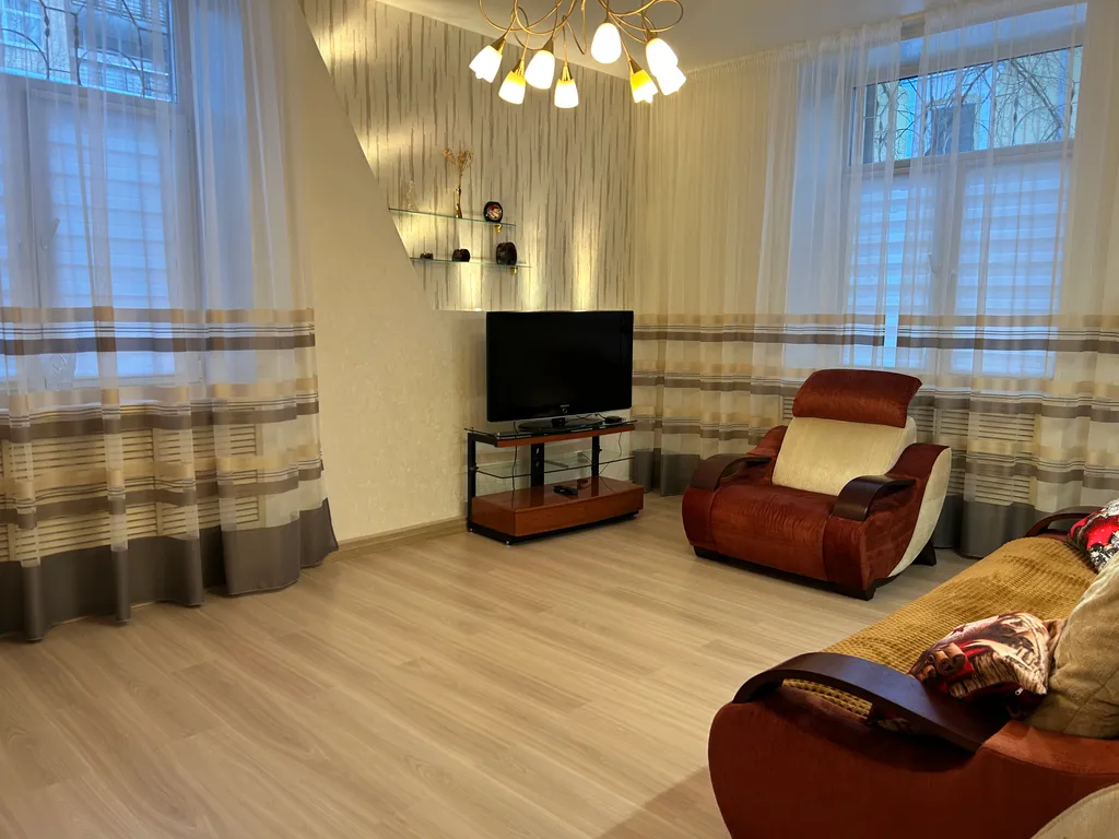 Просторная 4-комнатная квартира в самом центре