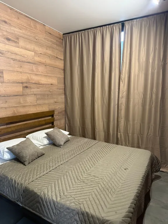 Баня, бассейн с подогревом и дом с видом на горы