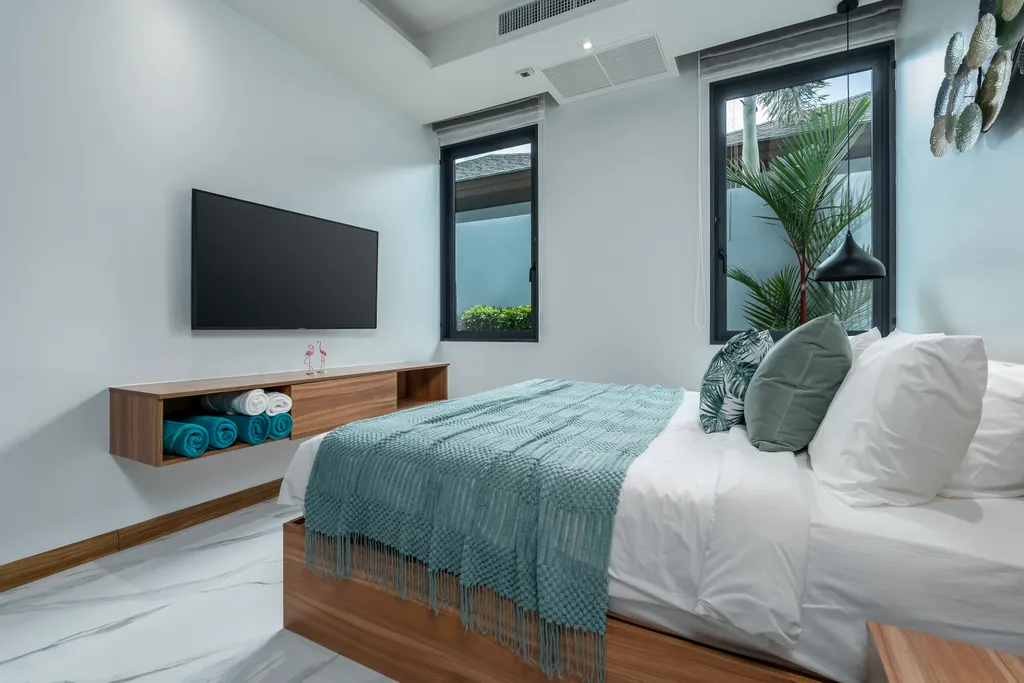 Новая вилла с бассейном, террасой и барбекю зоной, рядом с Боат авеню