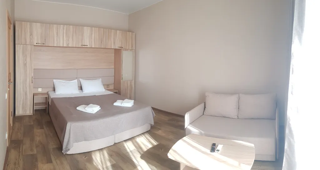 Номер семейный с боковой панорамой в первой линии азовского побережья