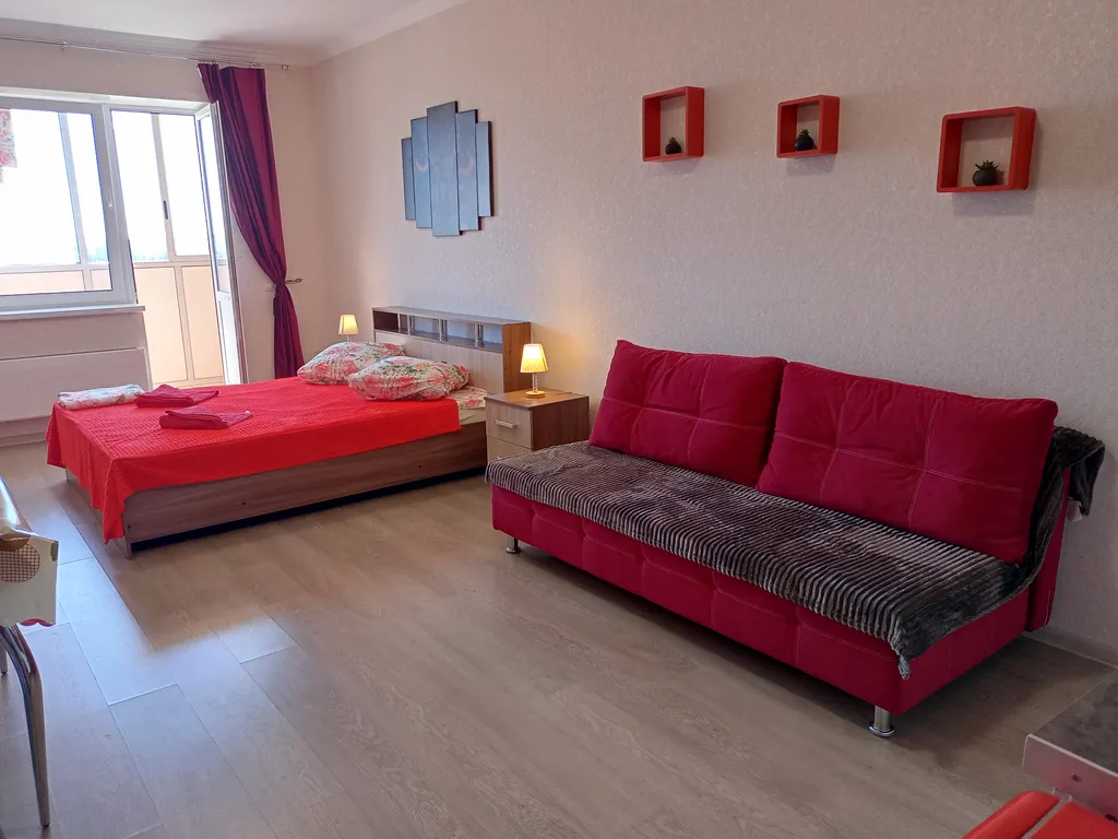 Уютная квартира-студия с диванчиком у жд вокзала и ТЦ Вавилон