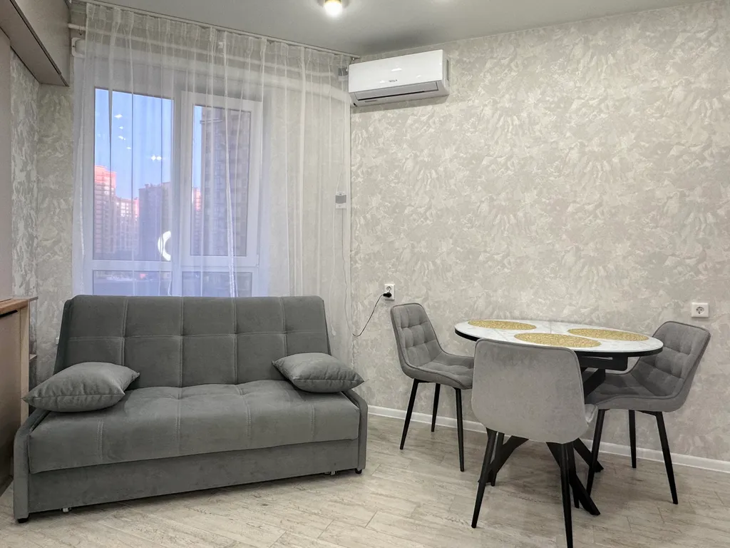 Уютная евро-двушка в ЖК Российском