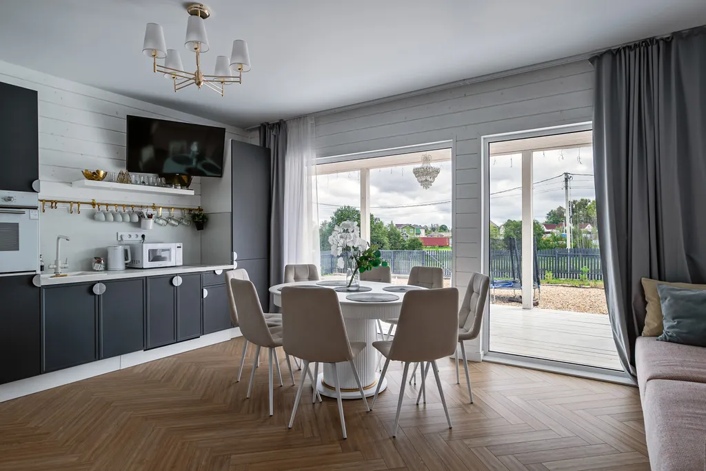 3 больших спальни и с/у с ванной, огромная кухня гостиная white house