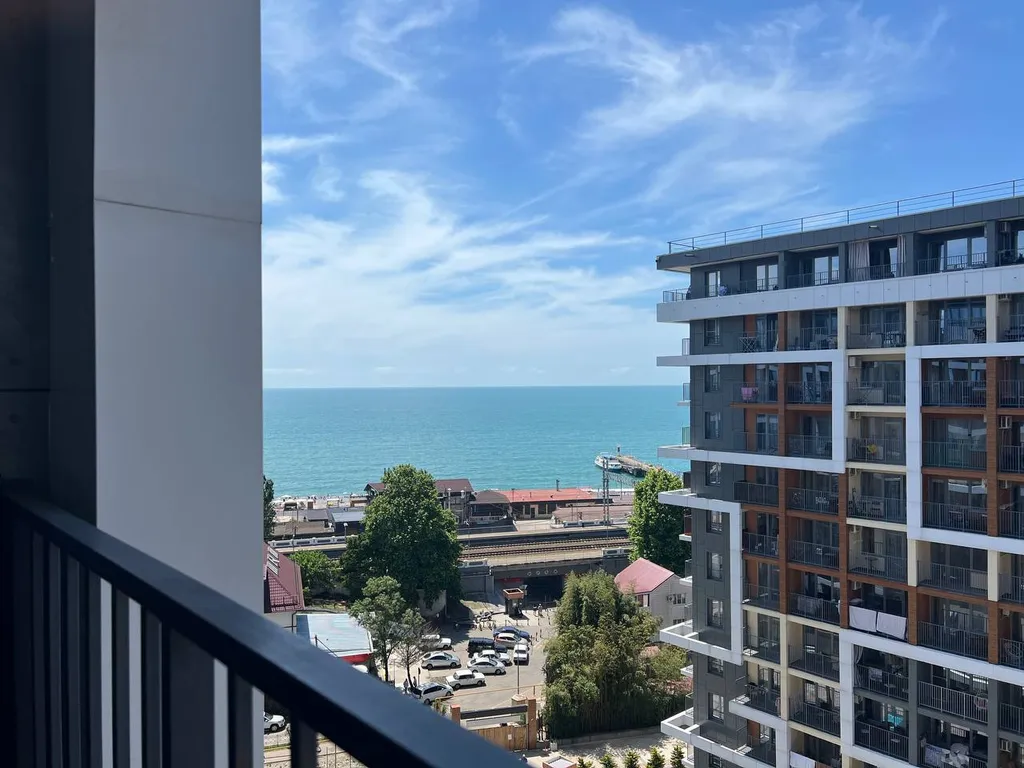 Студия с панорамными окнами и шикарным видом на море