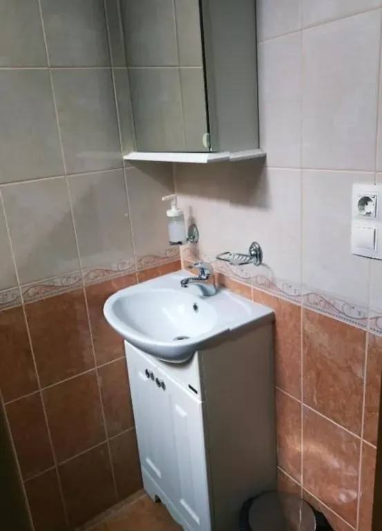 Двухместный номер, эконом, с 1 двуспальной кроватью, без окна