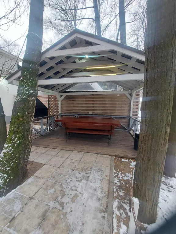 Белоснежная веранда и усадьба