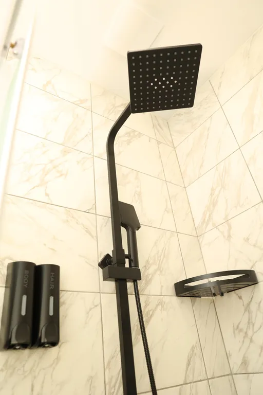 Четырехместный номер с 1 кроватью и диваном