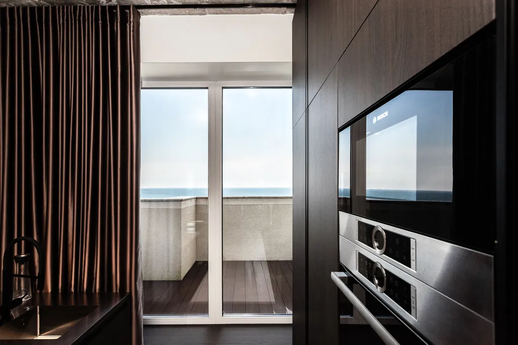 Квартира на первой береговой линии с видом на море в стиле лофт