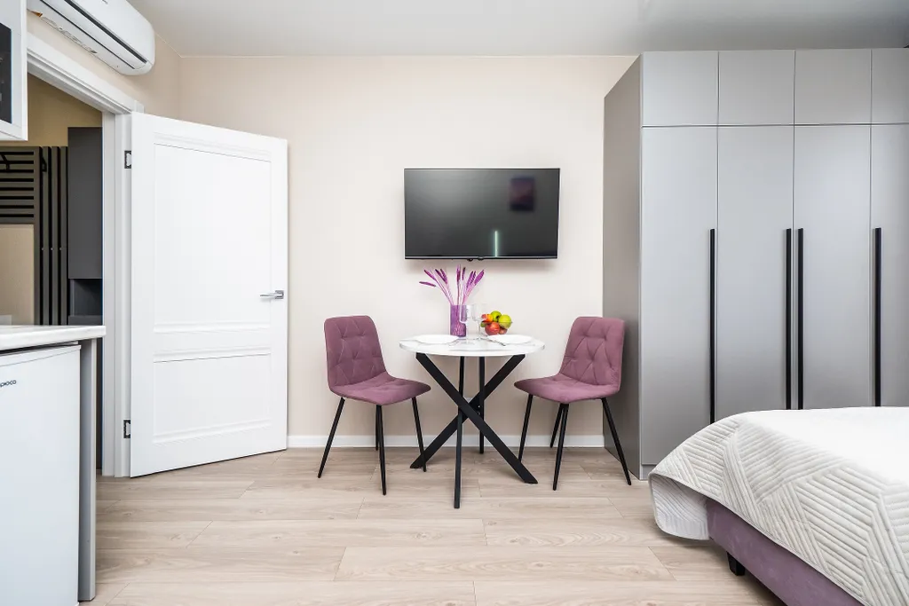 Просторная дизайнерская студия для троих