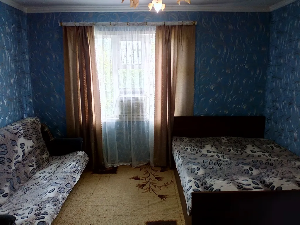 Большая 2-комнатная часть дома с парковочным местом