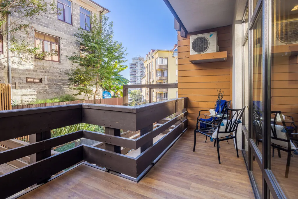 Квартира MyHomeYourHome в клубном доме с бассейном