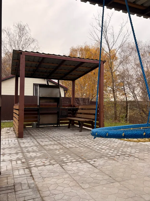 Дом с сауной и тёплым бассейном у пруда