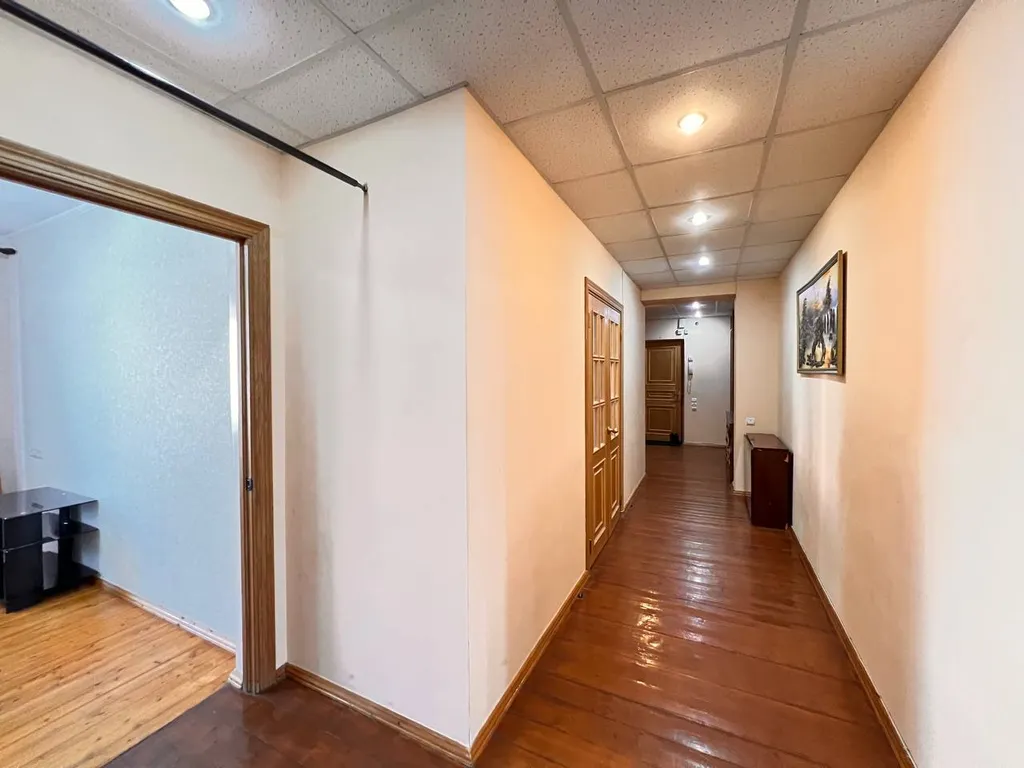 Большая трехкомнатная квартира центр