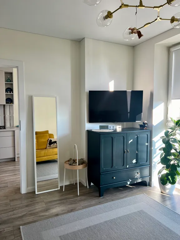 Современная уютная квартира около моря