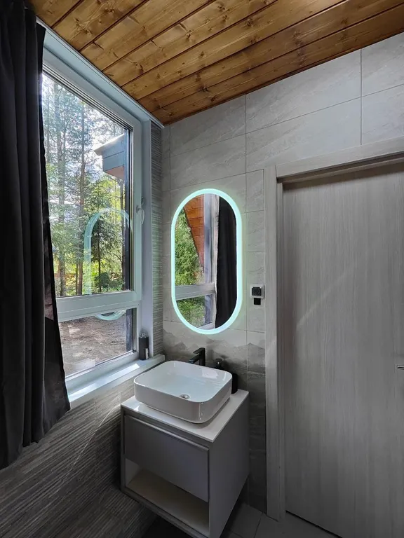 Большой уютный дом в лесу