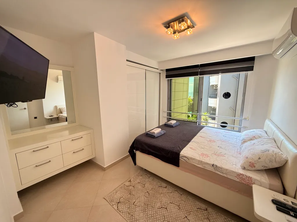 Трехкомнатная квартира на первой береговой линии