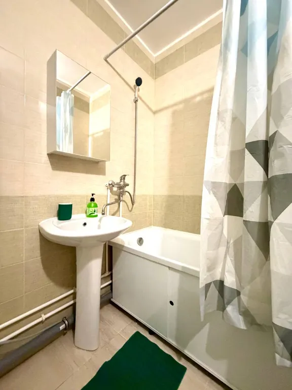 Высокий этаж, вид на город.