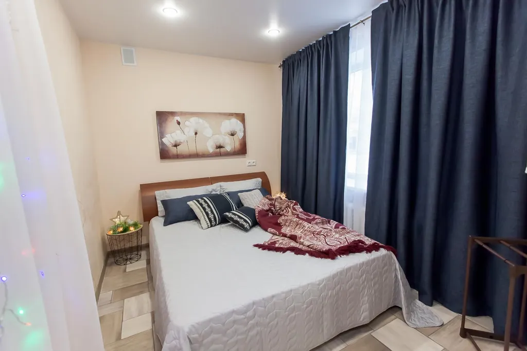 2-комнатная квартира с сауной и ярким интерьером