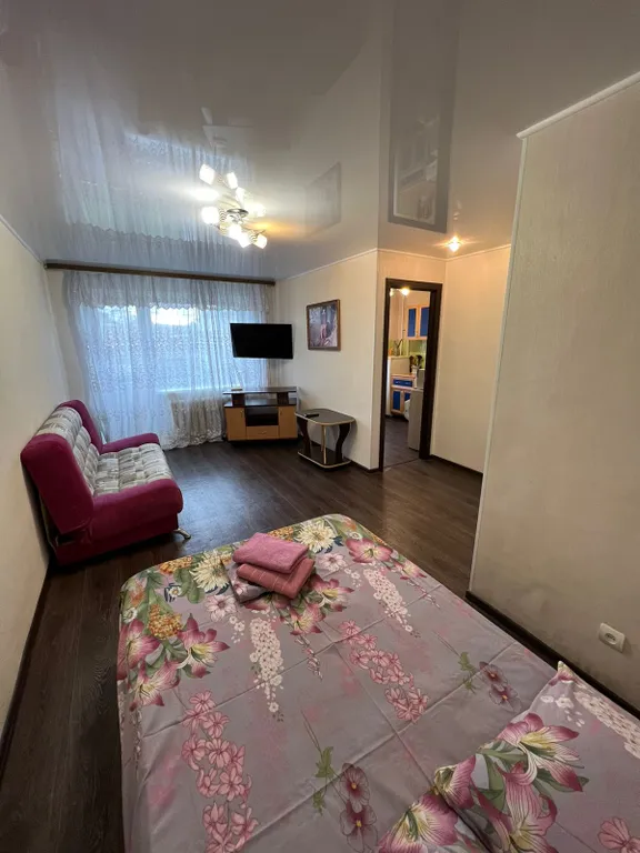 Уютная чистая квартира в центре — аренда посуточно в Краснотурьинск