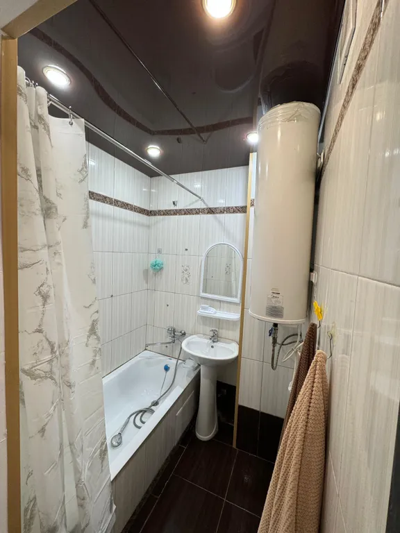 Светлая трёхкомнатная квартира с ремонтом рядом с морем и парком