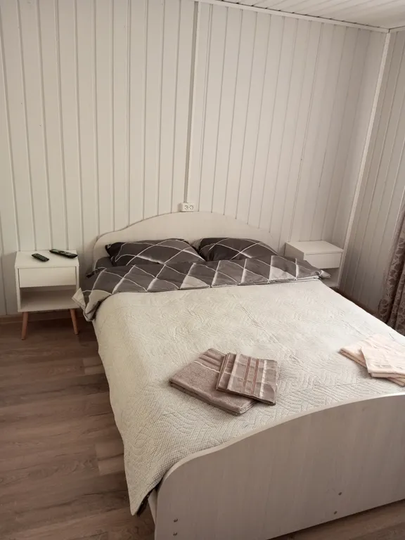 Дом рядом с озером