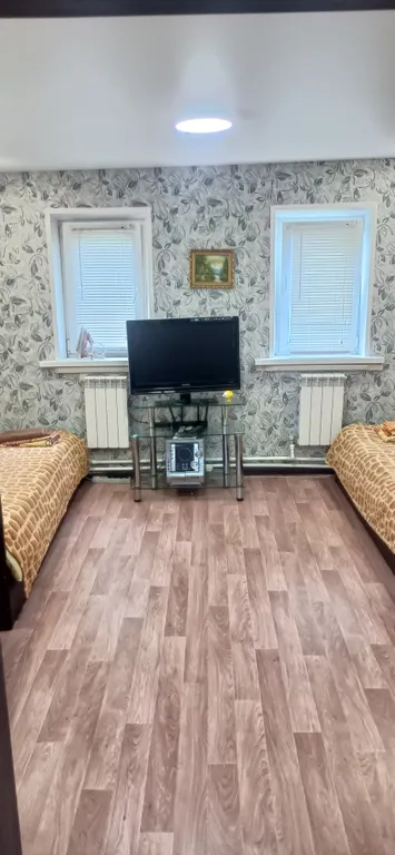 Трёхкомнатный дом в черте города с беседкой и мангалом.