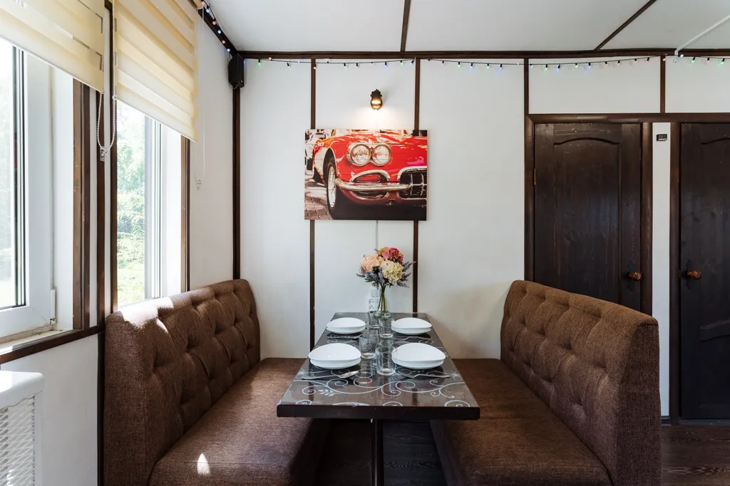 Бунгало на берегу озера в границе леса