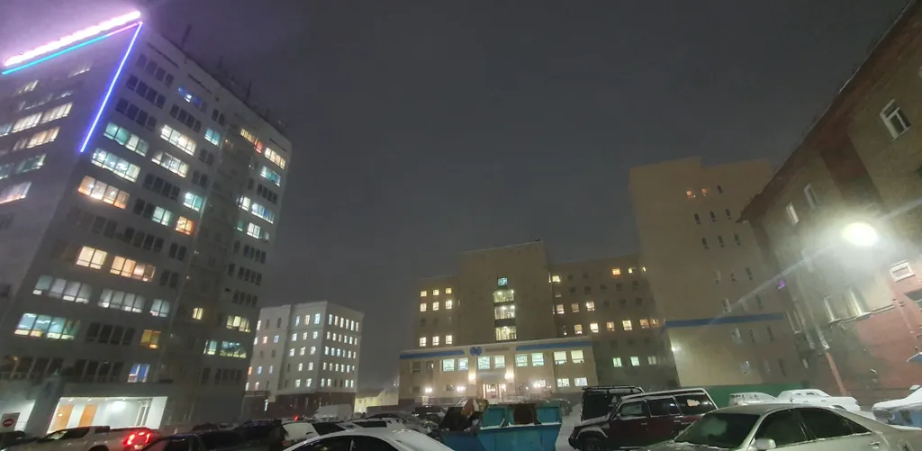 Сталинка во дворе головного офиса норникеля